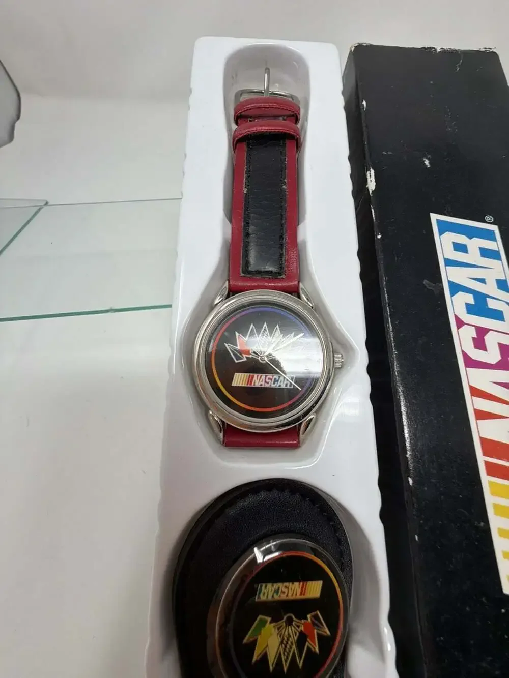 Avon NASCAR Racing Watch and Key Ring Gift Set F69728-1